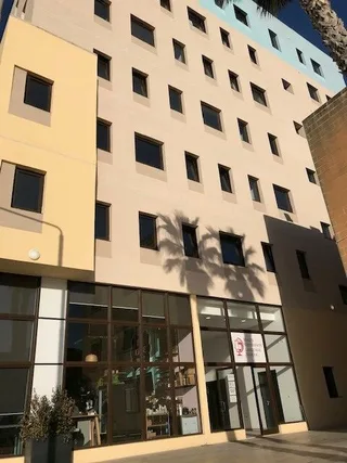 Malta University Language School okul girişi